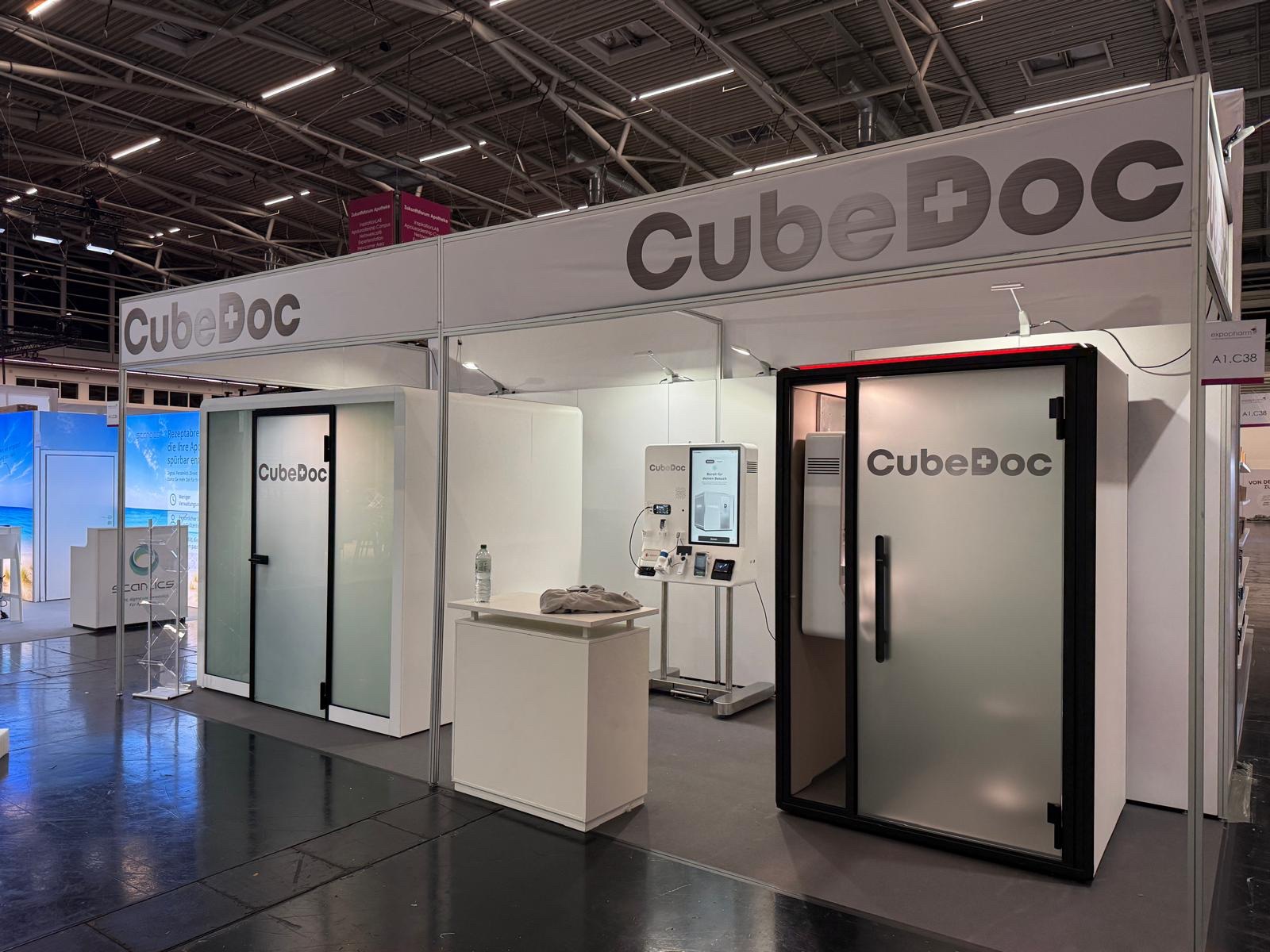 CubeDoc-Messestand auf der expopharm 2026 in München, Stand A1.C38